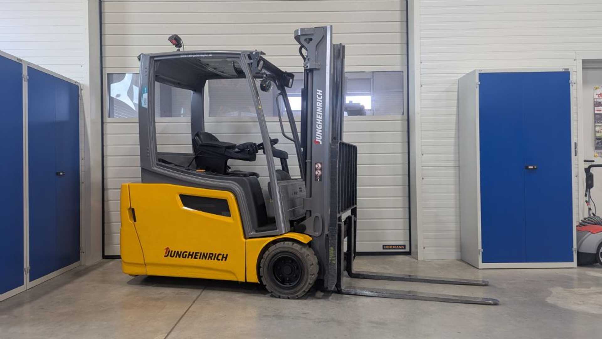 Used Forklift Jungheinrich EFG 220 Li-Ion Batterie 3 ratų šakinis krautuvas (Image 3) Used Forklift Jungheinrich EFG 220 Li-Ion Batterie 3 ratų šakinis krautuvas (Image 3)