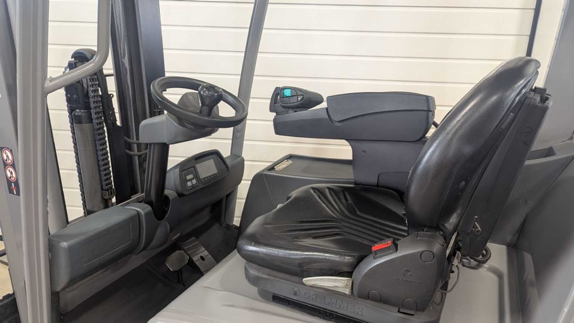 Used Forklift Jungheinrich EFG 220 Li-Ion Batterie 3 ratų šakinis krautuvas (Image 7) Used Forklift Jungheinrich EFG 220 Li-Ion Batterie 3 ratų šakinis krautuvas (Image 7)