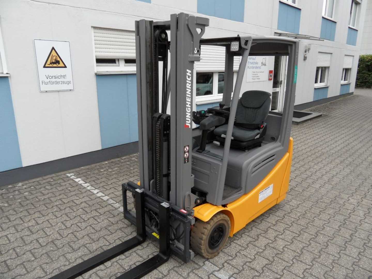 Used Forklift Jungheinrich EFG 216k - neue Batterie - Triplex 3 ratų šakinis krautuvas (Image 2) Used Forklift Jungheinrich EFG 216k - neue Batterie - Triplex 3 ratų šakinis krautuvas (Image 2)
