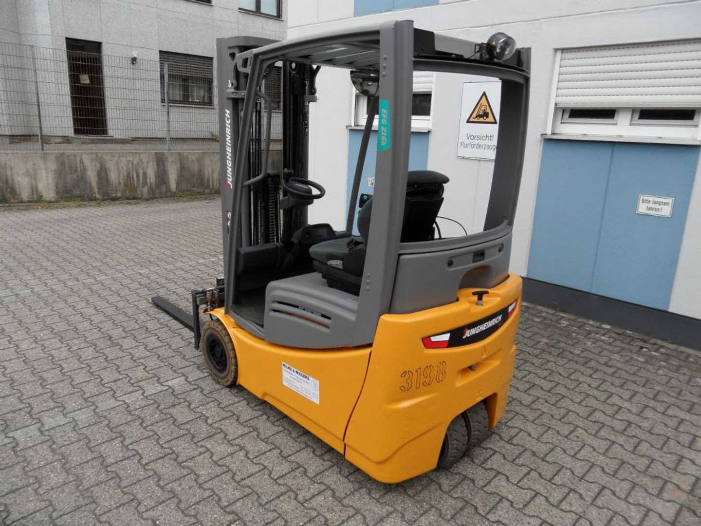 Used Forklift Jungheinrich EFG 216k - neue Batterie - Triplex 3 ratų šakinis krautuvas (Image 3) Used Forklift Jungheinrich EFG 216k - neue Batterie - Triplex 3 ratų šakinis krautuvas (Image 3)