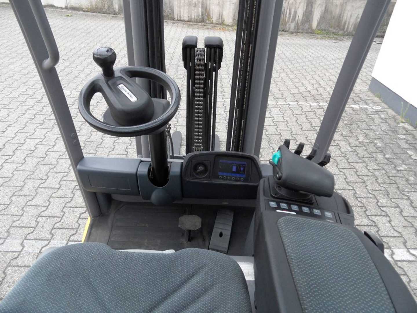 Used Forklift Jungheinrich EFG 216k - neue Batterie - Triplex 3 ratų šakinis krautuvas (Image 7) Used Forklift Jungheinrich EFG 216k - neue Batterie - Triplex 3 ratų šakinis krautuvas (Image 7)
