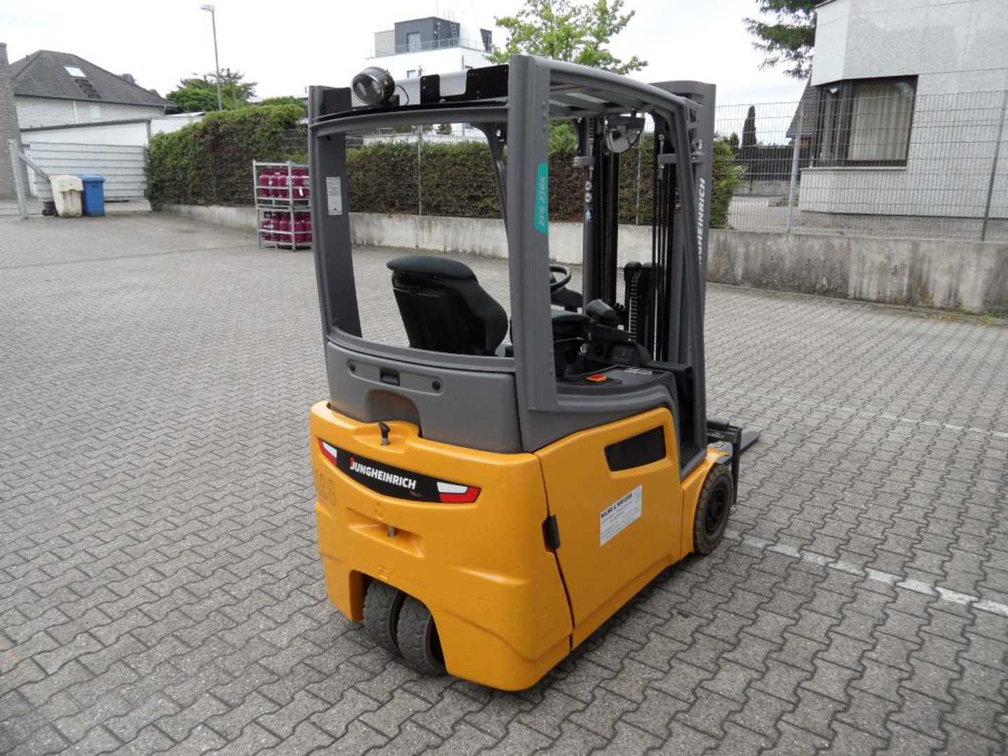 Used Forklift Jungheinrich EFG 216k - neue Batterie - Triplex 3 ratų šakinis krautuvas (Image 8) Used Forklift Jungheinrich EFG 216k - neue Batterie - Triplex 3 ratų šakinis krautuvas (Image 8)
