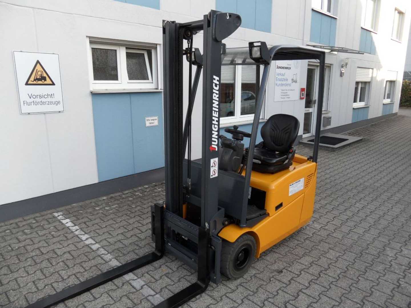 Used Forklift Jungheinrich EFG 115 - Freisichtmast 3 ratų šakinis krautuvas (Image 2) Used Forklift Jungheinrich EFG 115 - Freisichtmast 3 ratų šakinis krautuvas (Image 2)