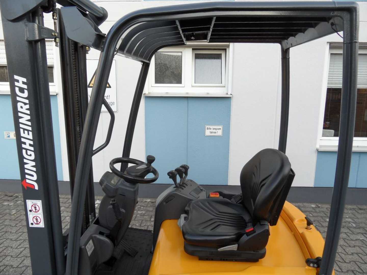 Used Forklift Jungheinrich EFG 115 - Freisichtmast 3 ratų šakinis krautuvas (Image 6) Used Forklift Jungheinrich EFG 115 - Freisichtmast 3 ratų šakinis krautuvas (Image 6)
