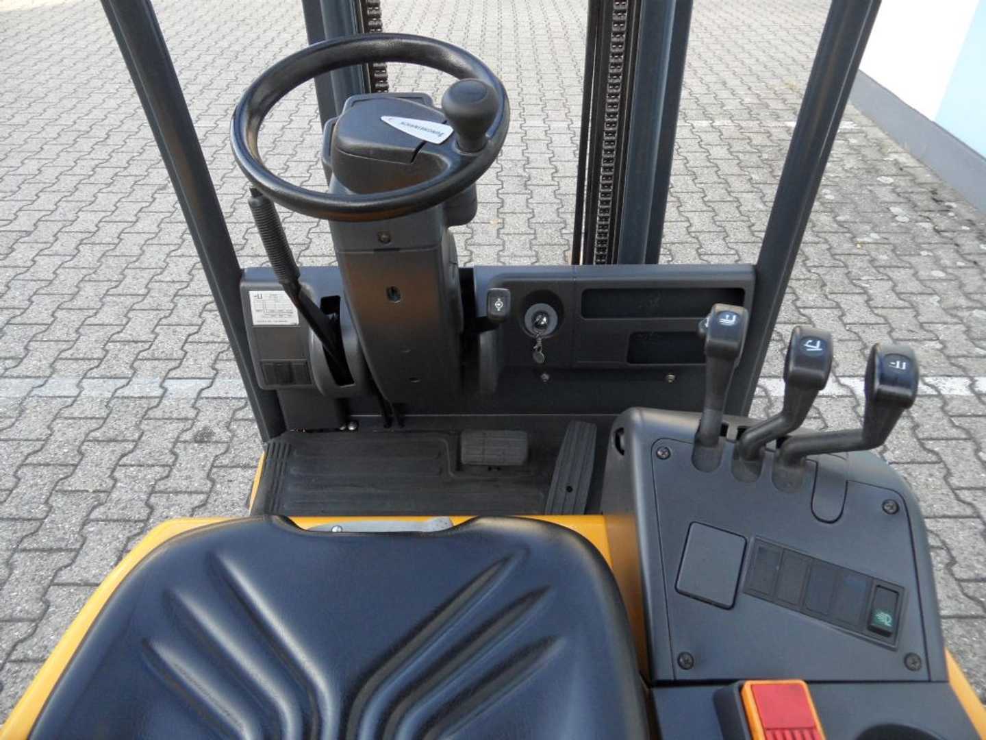 Used Forklift Jungheinrich EFG 115 - Freisichtmast 3 ratų šakinis krautuvas (Image 7) Used Forklift Jungheinrich EFG 115 - Freisichtmast 3 ratų šakinis krautuvas (Image 7)
