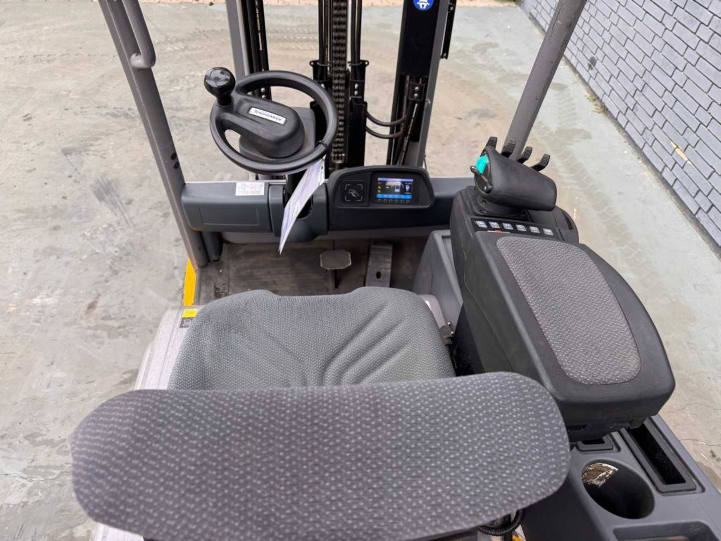 Used Forklift Jungheinrich EFG 218 Baujahr 2020 / Stunden 11051 HH 3100 3 ratų šakinis krautuvas (Image 4) Used Forklift Jungheinrich EFG 218 Baujahr 2020 / Stunden 11051 HH 3100 3 ratų šakinis krautuvas (Image 4)
