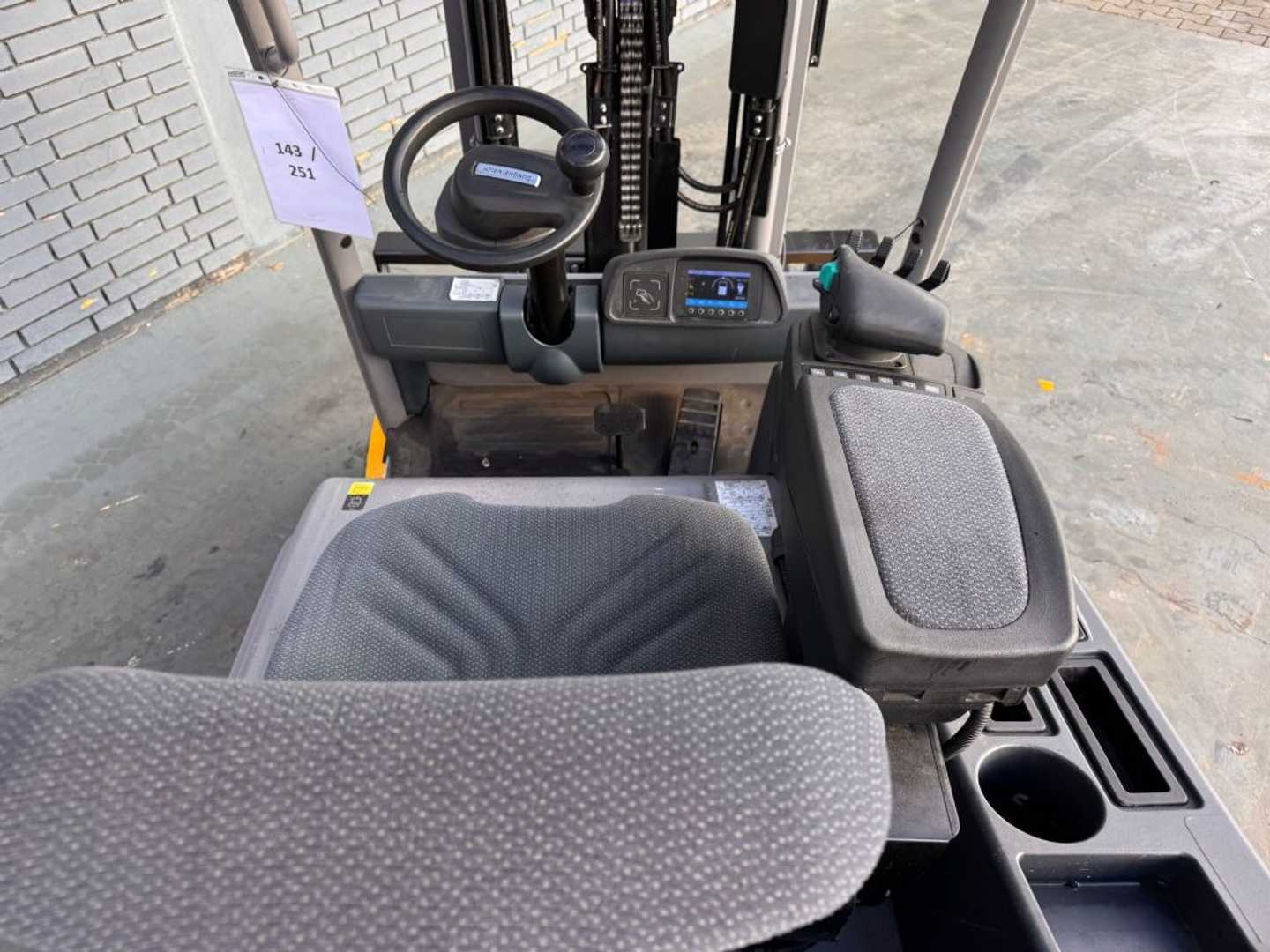 Used Forklift Jungheinrich EFG 218 Baujahr 2020 / Stunden 10722 HH 3100 3 ratų šakinis krautuvas (Image 9) Used Forklift Jungheinrich EFG 218 Baujahr 2020 / Stunden 10722 HH 3100 3 ratų šakinis krautuvas (Image 9)
