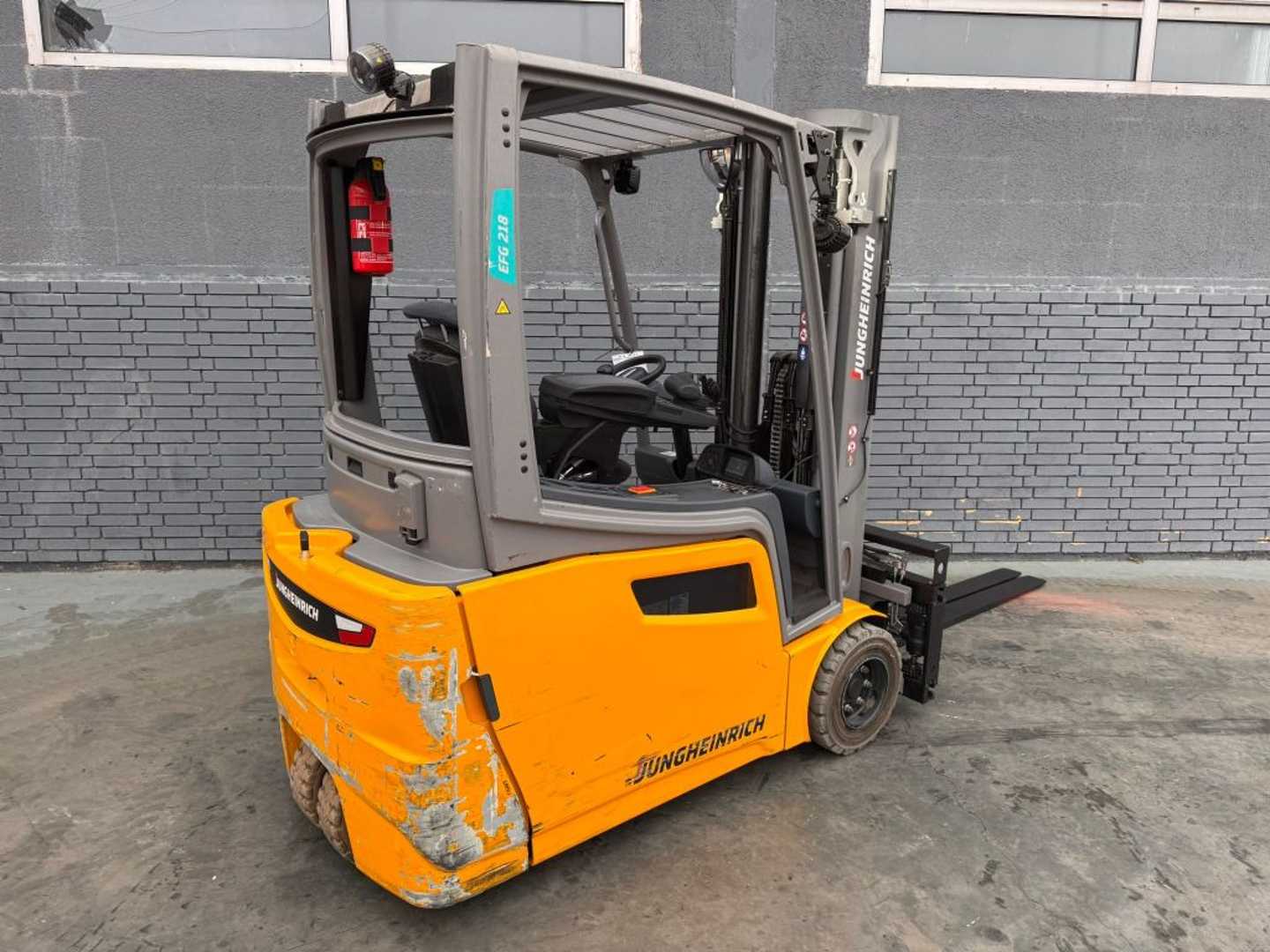 Used Forklift Jungheinrich EFG 218 Baujahr 2020 / Stunden 11273 HH 3100 3 ratų šakinis krautuvas (Image 6) Used Forklift Jungheinrich EFG 218 Baujahr 2020 / Stunden 11273 HH 3100 3 ratų šakinis krautuvas (Image 6)