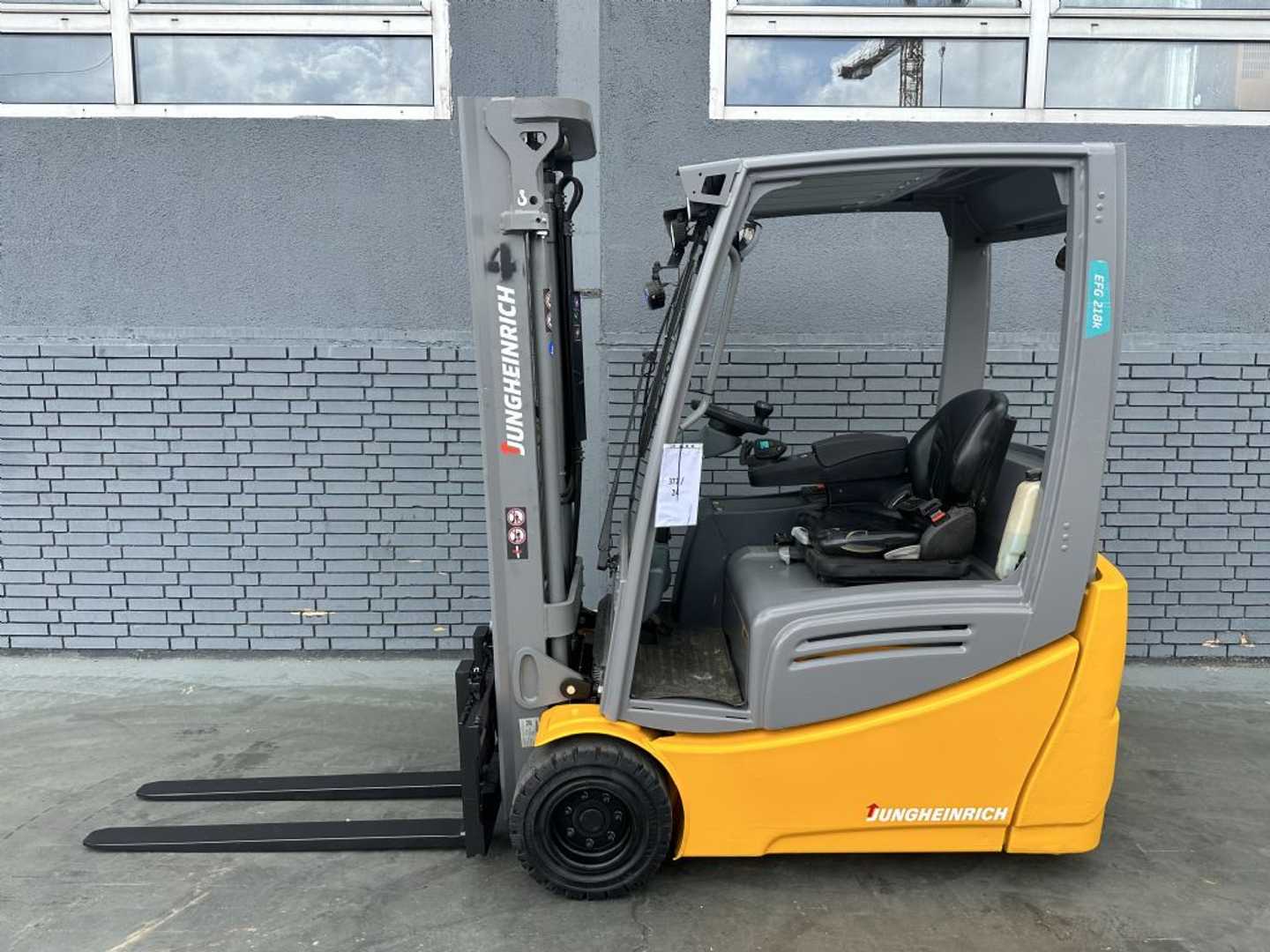 Used Forklift Jungheinrich EFG 216 Baujahr 2019 / Stunden 17827 HH 3,3M/ Duplex 3 ratų šakinis krautuvas (Image 2)