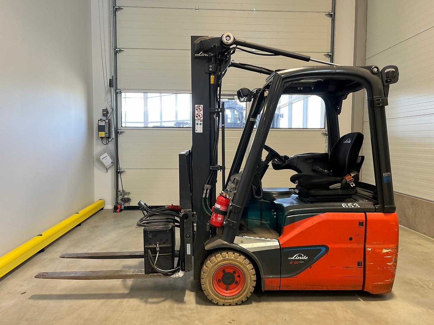 Used Forklift Linde E16C LI-ION 3 ratų šakinis krautuvas (Image 2) Used Forklift Linde E16C LI-ION 3 ratų šakinis krautuvas (Image 2)