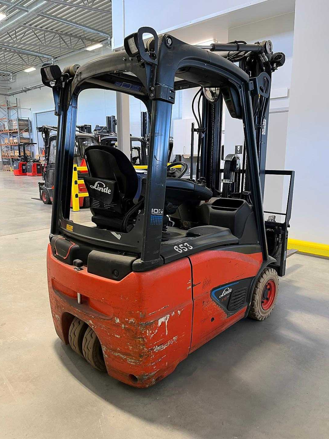 Used Forklift Linde E16C LI-ION 3 ratų šakinis krautuvas (Image 4) Used Forklift Linde E16C LI-ION 3 ratų šakinis krautuvas (Image 4)