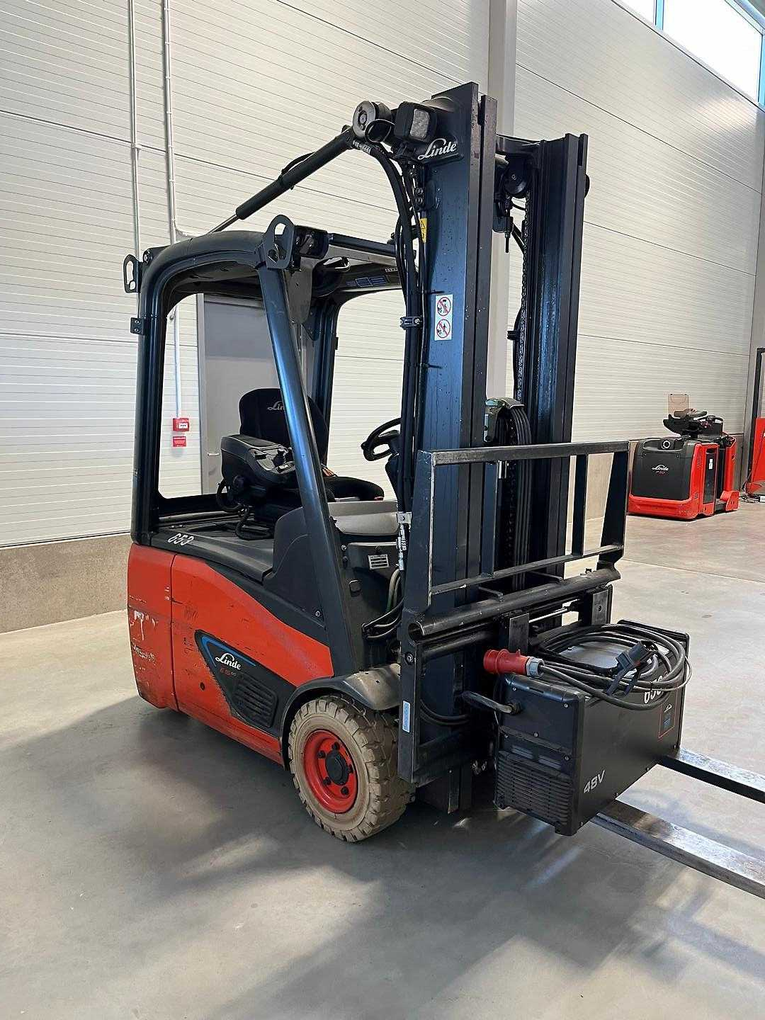 Used Forklift Linde E16C LI-ION 3 ratų šakinis krautuvas (Image 5) Used Forklift Linde E16C LI-ION 3 ratų šakinis krautuvas (Image 5)