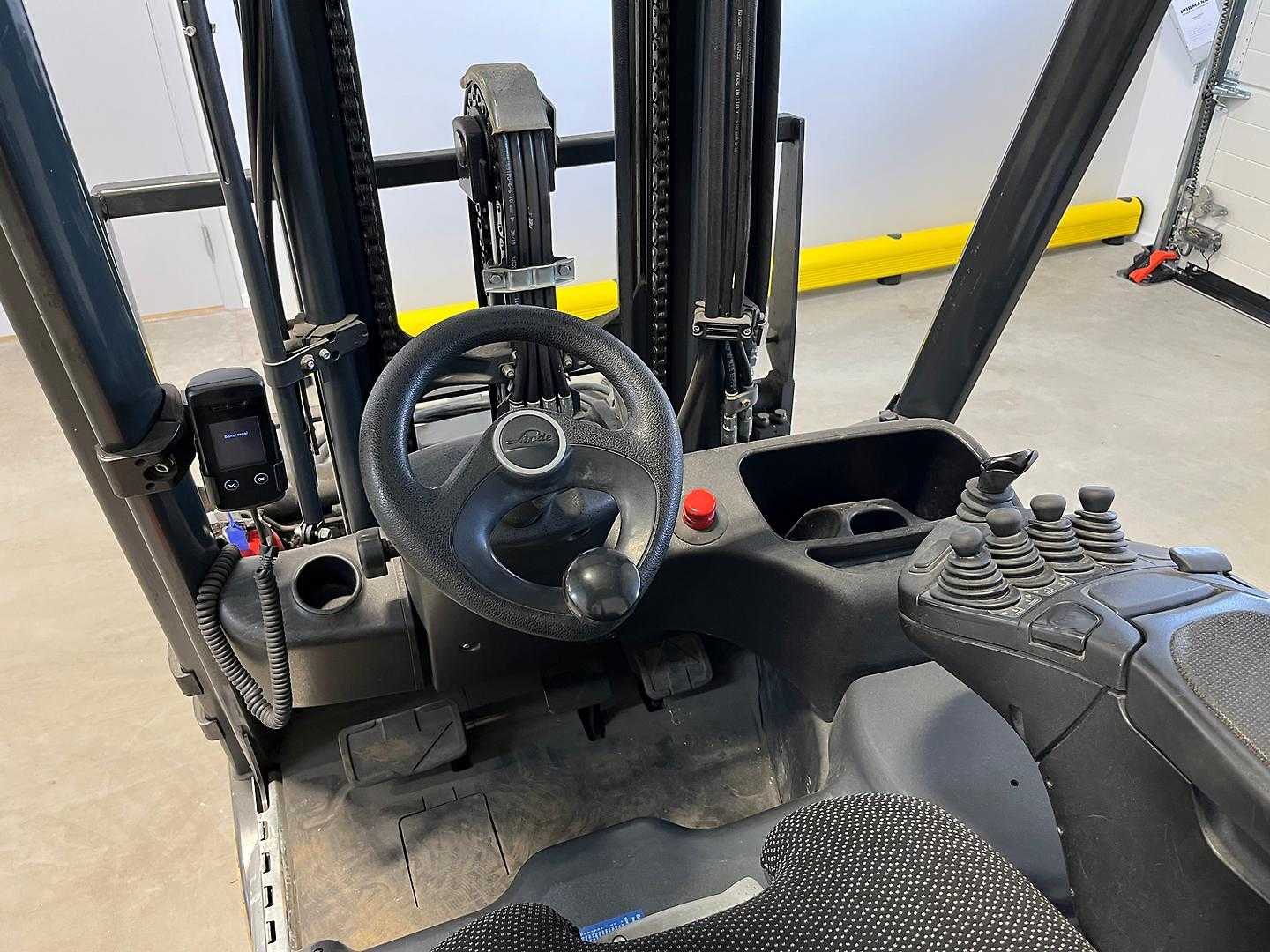 Used Forklift Linde E16C LI-ION 3 ratų šakinis krautuvas (Image 8) Used Forklift Linde E16C LI-ION 3 ratų šakinis krautuvas (Image 8)