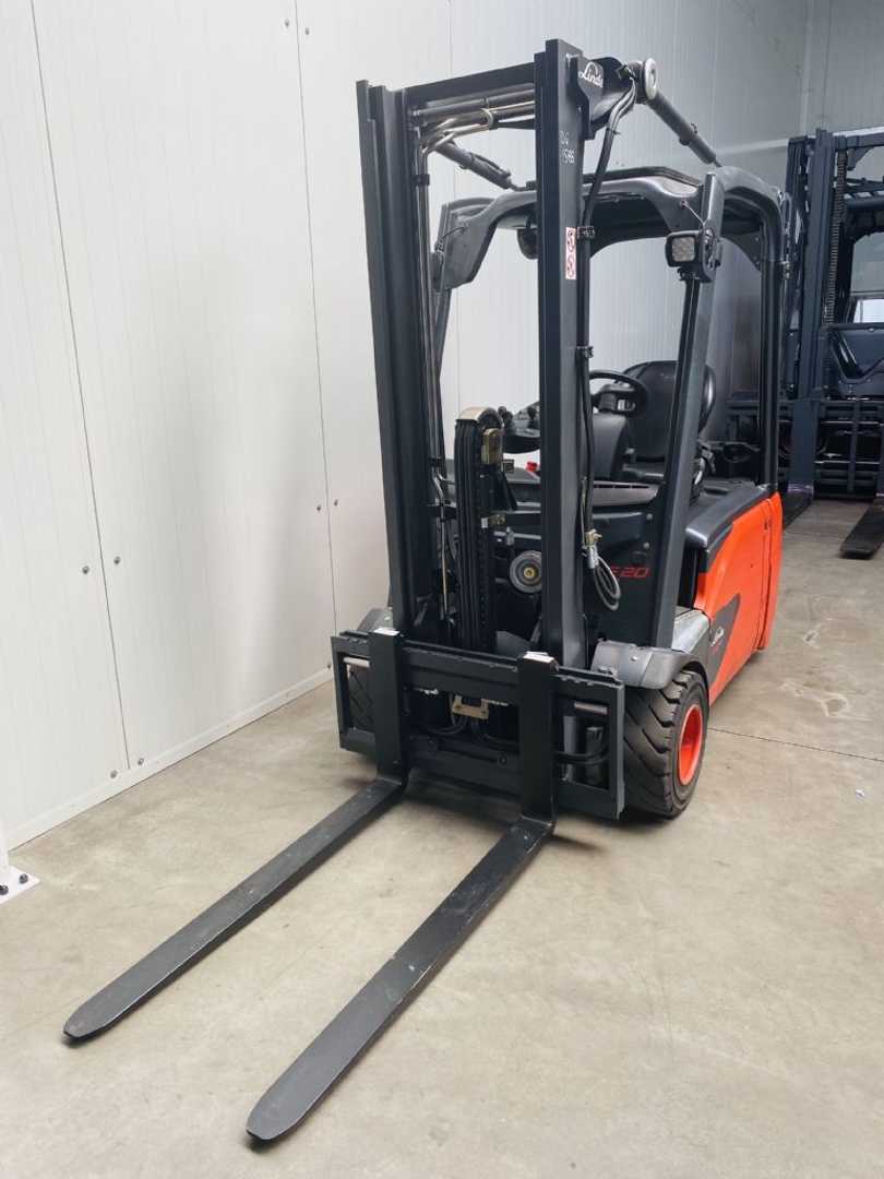 Used Forklift Linde E 20 L-02 EVO Duplex DZH 3 ratų šakinis krautuvas (Image 1) Used Forklift Linde E 20 L-02 EVO Duplex DZH 3 ratų šakinis krautuvas (Image 1)