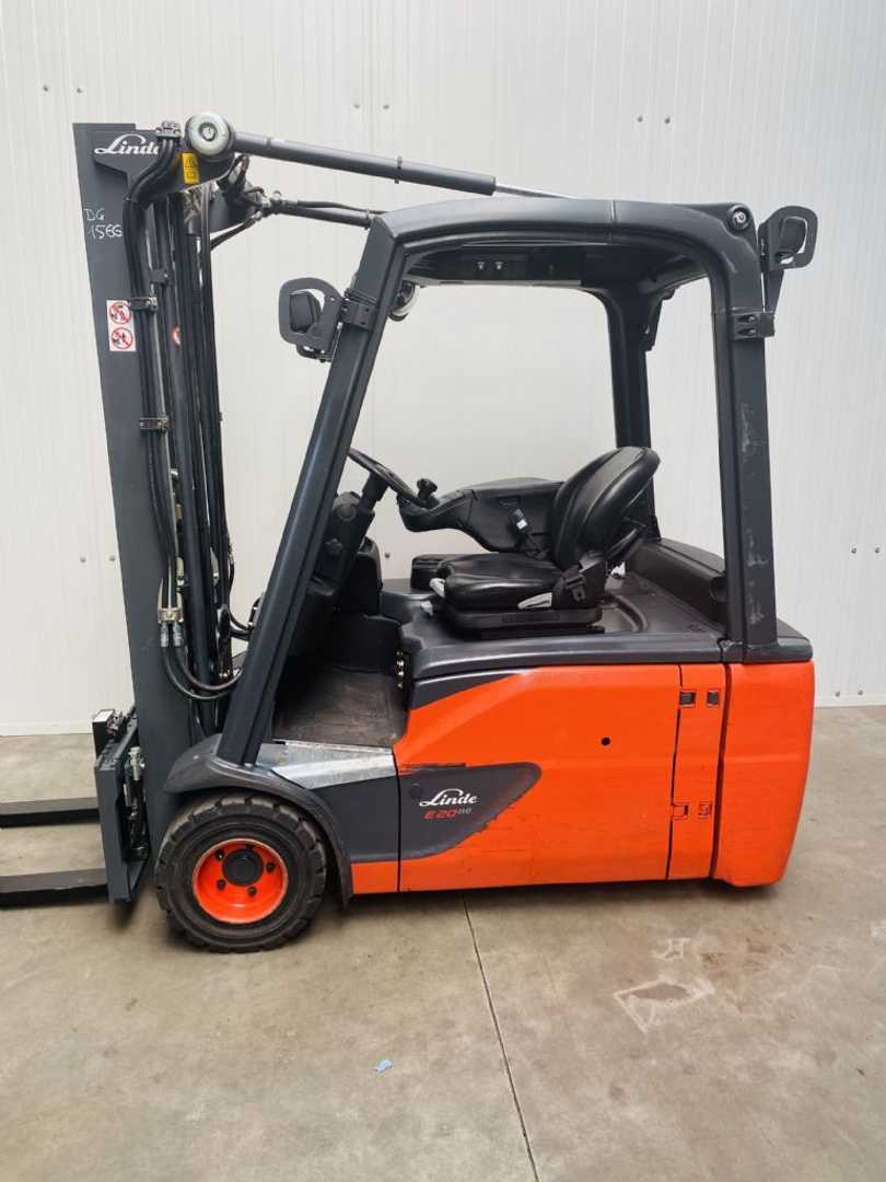 Used Forklift Linde E 20 L-02 EVO Duplex DZH 3 ratų šakinis krautuvas (Image 2) Used Forklift Linde E 20 L-02 EVO Duplex DZH 3 ratų šakinis krautuvas (Image 2)