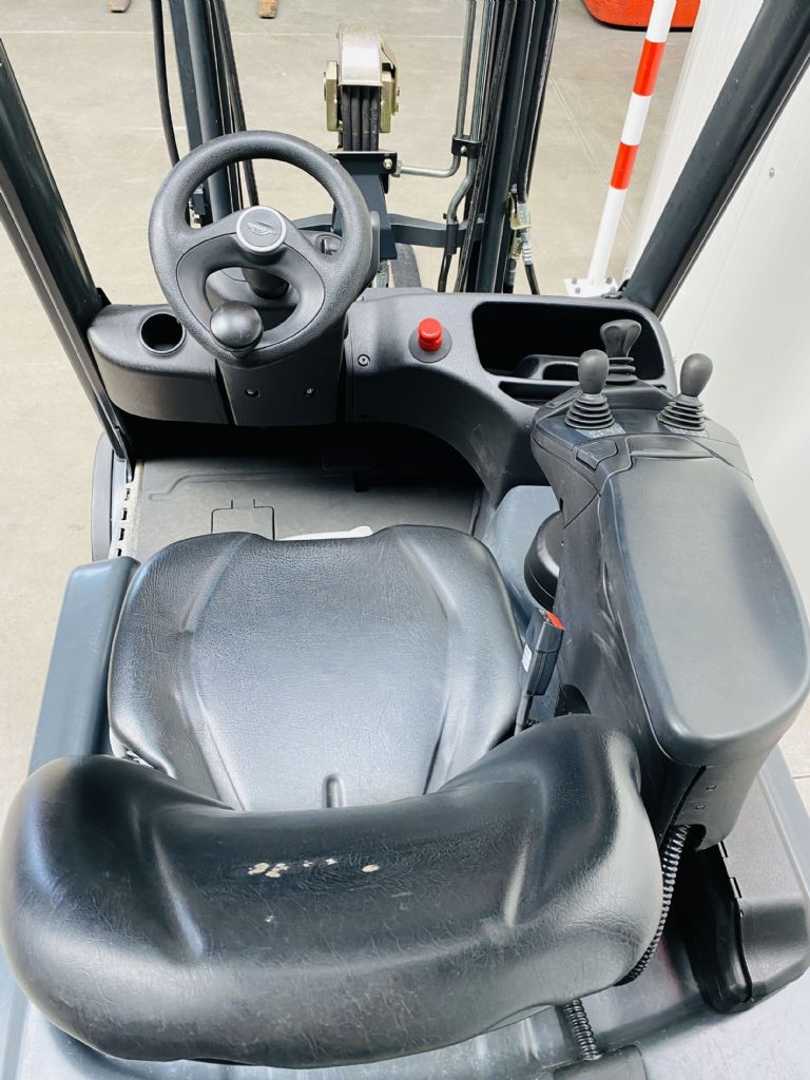 Used Forklift Linde E 20 L-02 EVO Duplex DZH 3 ratų šakinis krautuvas (Image 5) Used Forklift Linde E 20 L-02 EVO Duplex DZH 3 ratų šakinis krautuvas (Image 5)