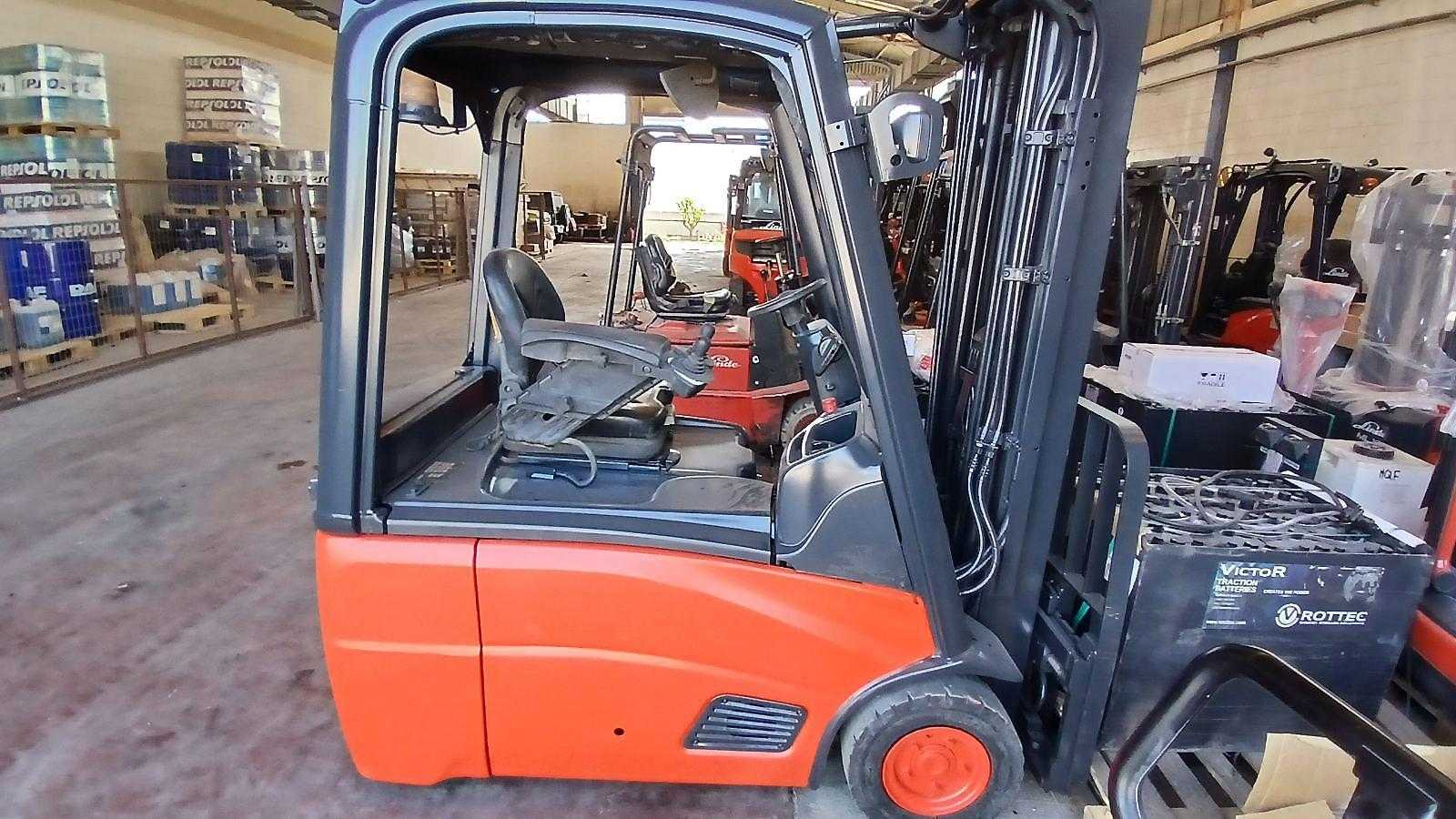 Used Forklift Linde E16C-00 3 ratų šakinis krautuvas (Image 2) Used Forklift Linde E16C-00 3 ratų šakinis krautuvas (Image 2)