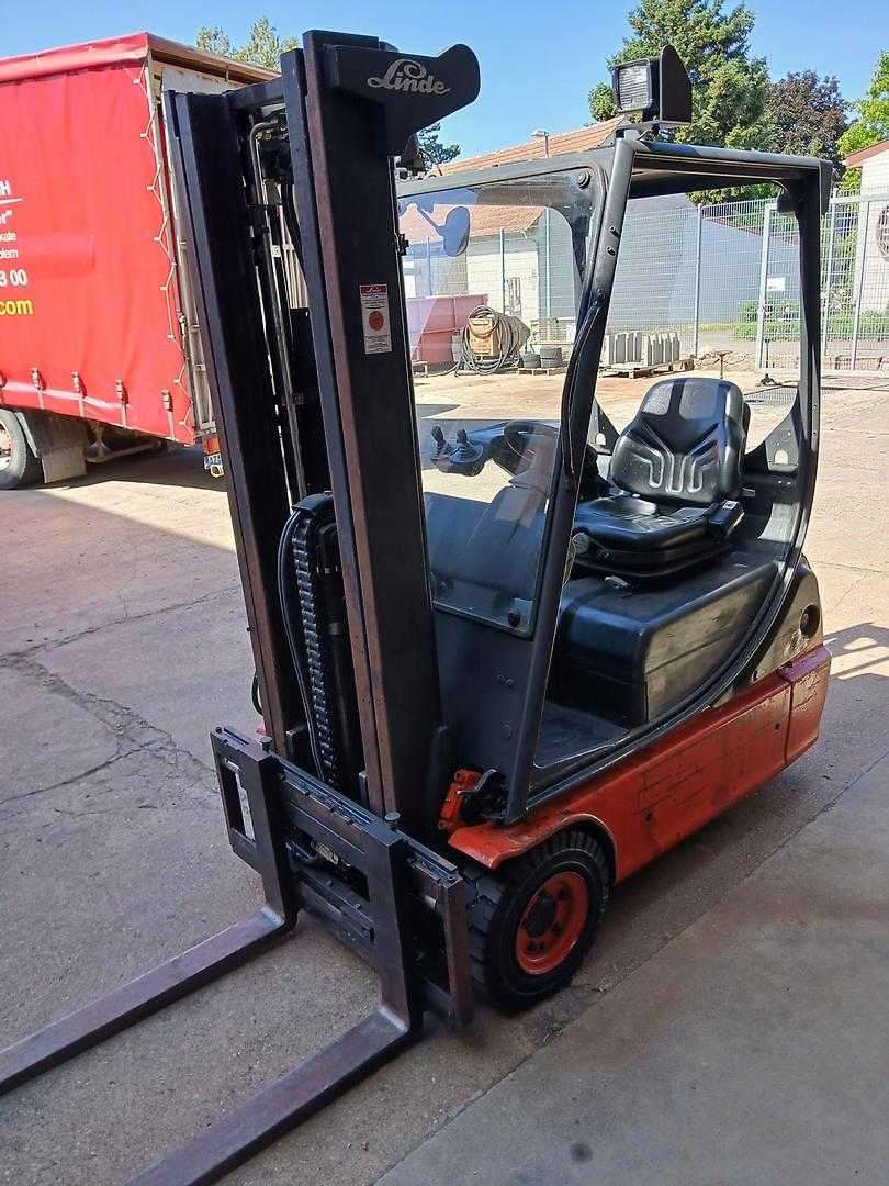 Used Forklift Linde E16 C-02 Bj. 2001 3 ratų šakinis krautuvas (Image 1) Used Forklift Linde E16 C-02 Bj. 2001 3 ratų šakinis krautuvas (Image 1)