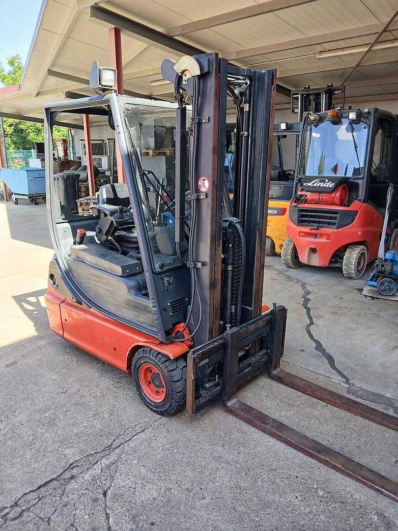 Used Forklift Linde E16 C-02 Bj. 2001 3 ratų šakinis krautuvas (Image 2) Used Forklift Linde E16 C-02 Bj. 2001 3 ratų šakinis krautuvas (Image 2)