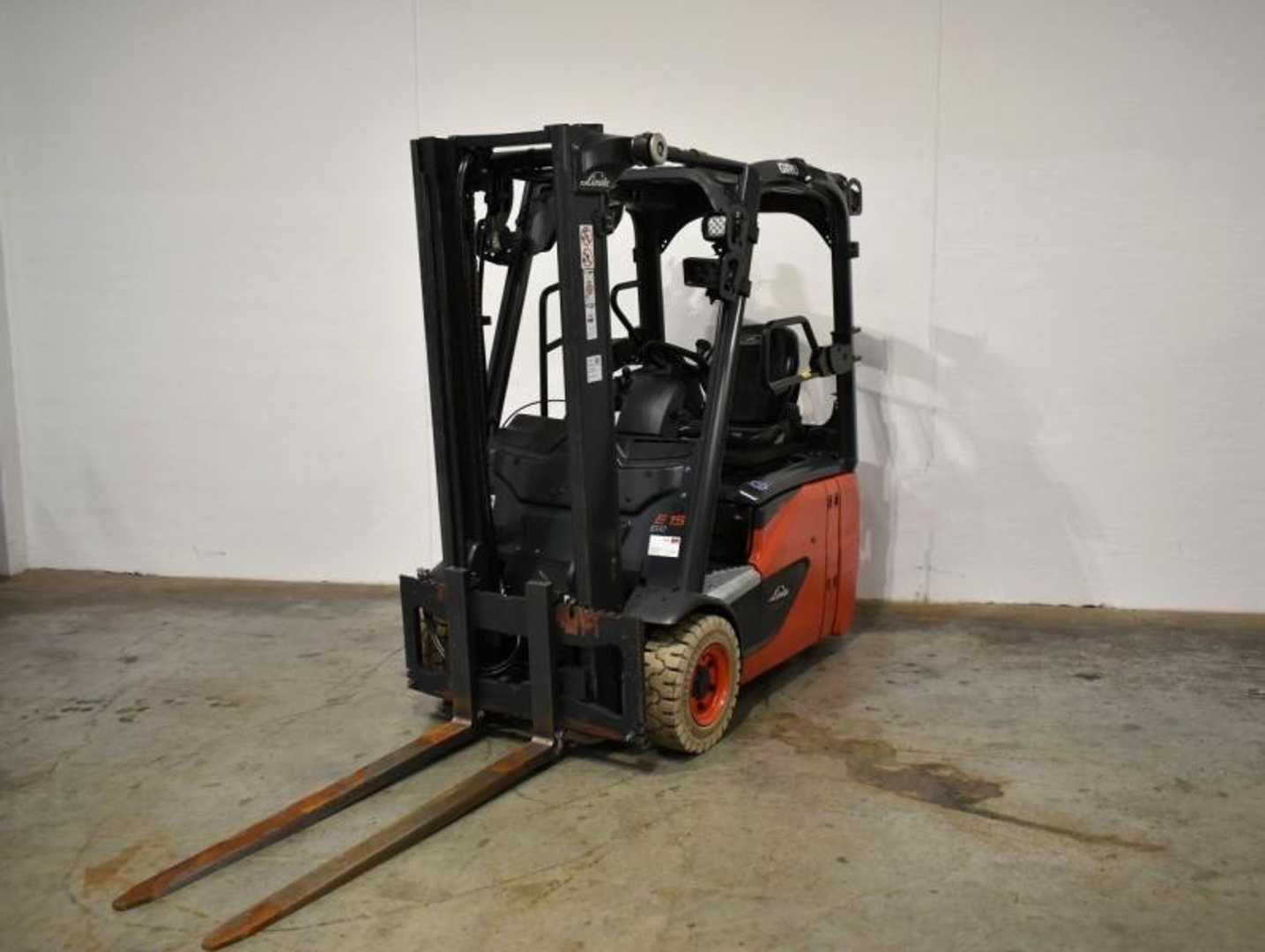 Used Forklift Linde E 15 EVO 386-02 3 ratų šakinis krautuvas (Image 1) Used Forklift Linde E 15 EVO 386-02 3 ratų šakinis krautuvas (Image 1)