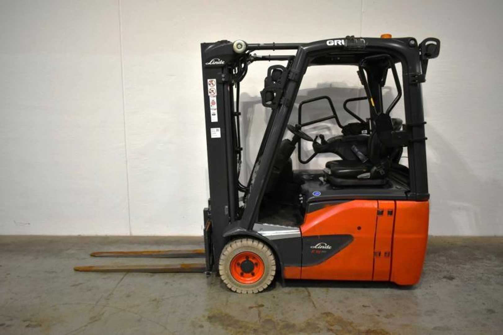Used Forklift Linde E 15 EVO 386-02 3 ratų šakinis krautuvas (Image 4) Used Forklift Linde E 15 EVO 386-02 3 ratų šakinis krautuvas (Image 4)