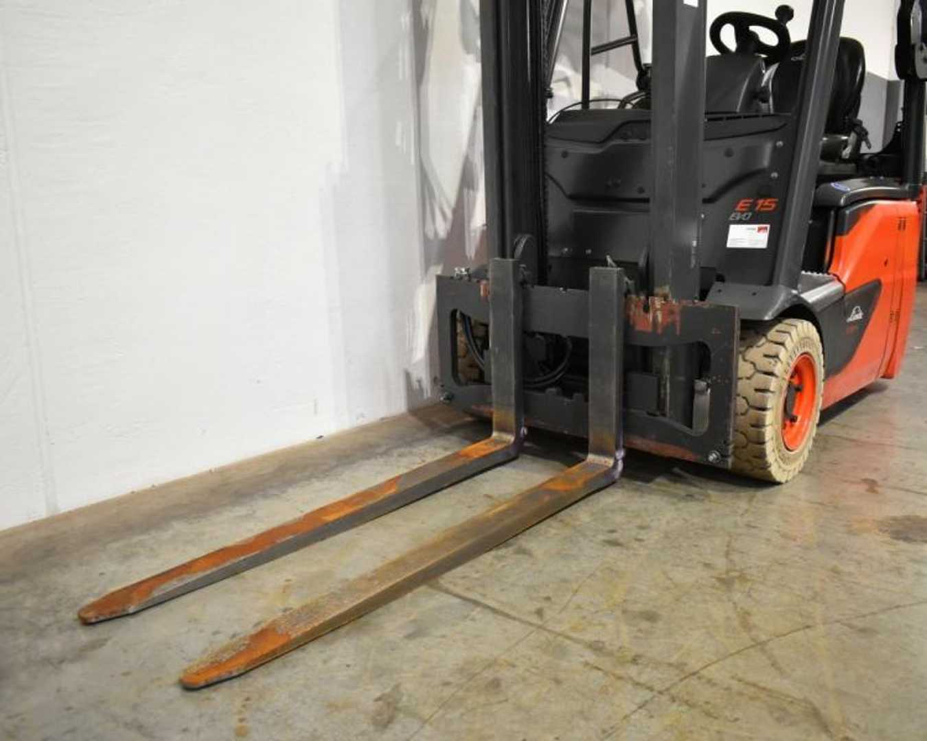 Used Forklift Linde E 15 EVO 386-02 3 ratų šakinis krautuvas (Image 9) Used Forklift Linde E 15 EVO 386-02 3 ratų šakinis krautuvas (Image 9)