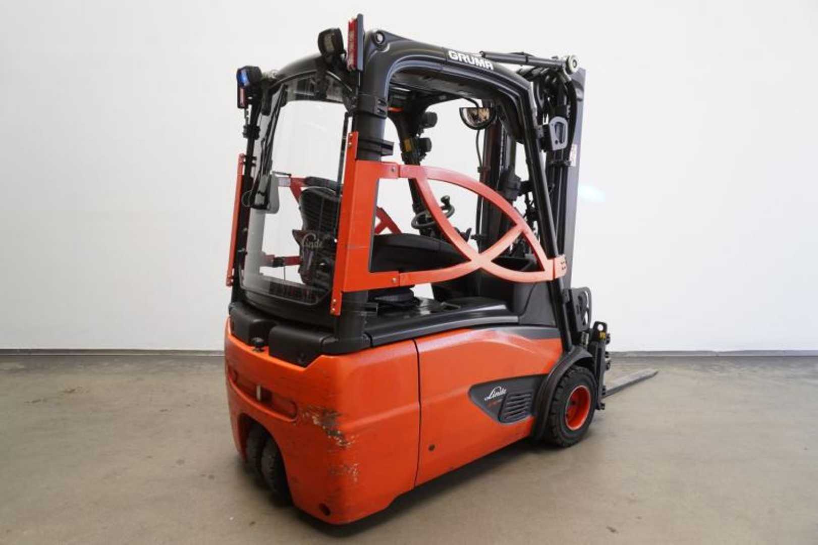 Used Forklift Linde E 18 EVO 386-02 3 ratų šakinis krautuvas (Image 2) Used Forklift Linde E 18 EVO 386-02 3 ratų šakinis krautuvas (Image 2)