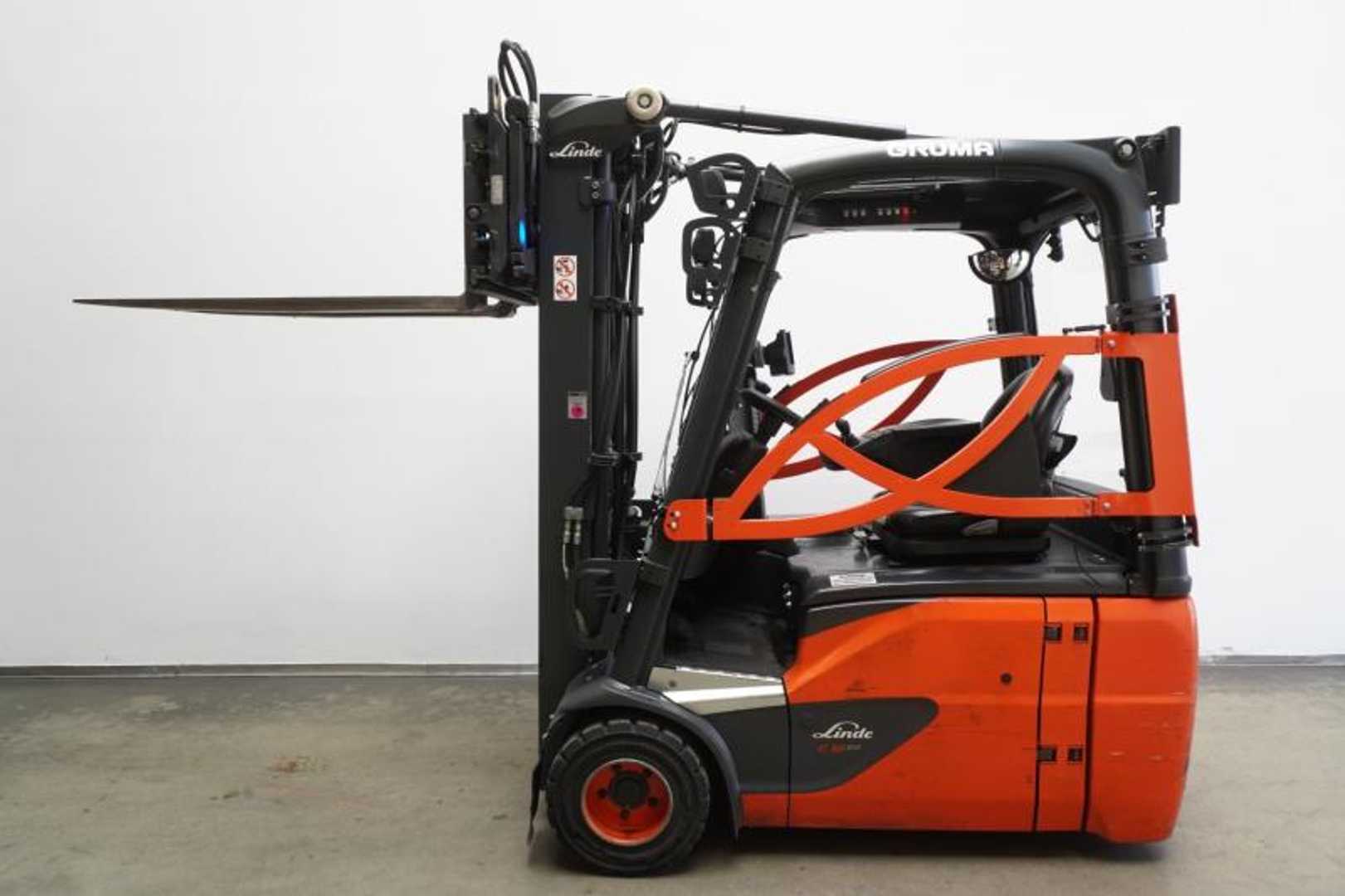 Used Forklift Linde E 18 EVO 386-02 3 ratų šakinis krautuvas (Image 4) Used Forklift Linde E 18 EVO 386-02 3 ratų šakinis krautuvas (Image 4)