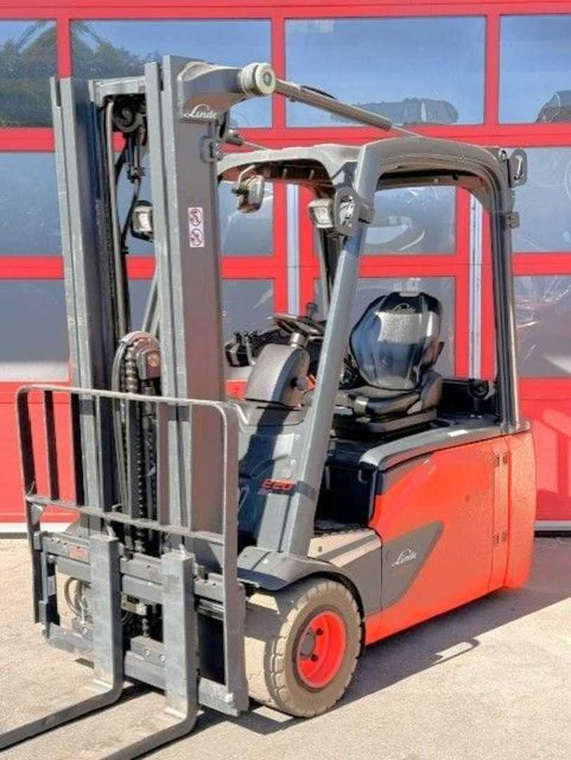 Used Forklift Linde E20L-02 3 ratų šakinis krautuvas (Image 1) Used Forklift Linde E20L-02 3 ratų šakinis krautuvas (Image 1)