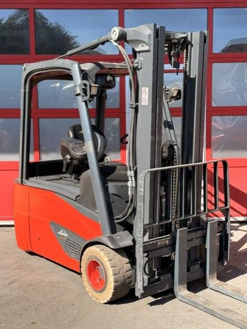 Used Forklift Linde E20L-02 3 ratų šakinis krautuvas (Image 2) Used Forklift Linde E20L-02 3 ratų šakinis krautuvas (Image 2)