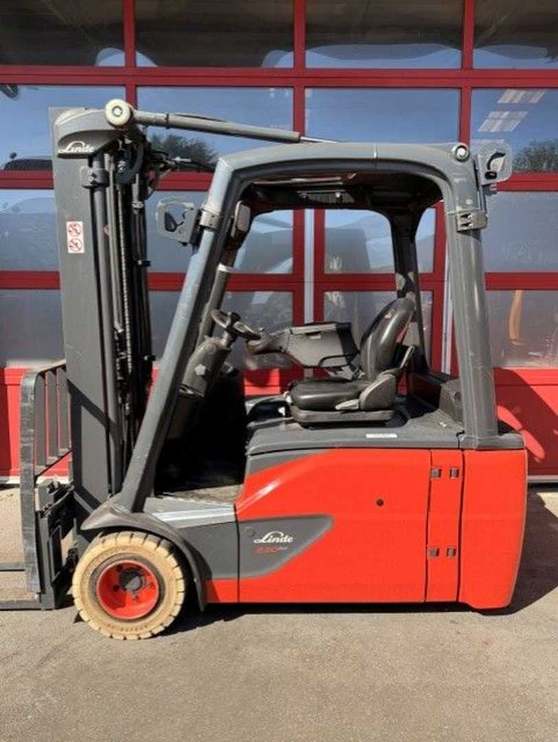 Used Forklift Linde E20L-02 3 ratų šakinis krautuvas (Image 3) Used Forklift Linde E20L-02 3 ratų šakinis krautuvas (Image 3)