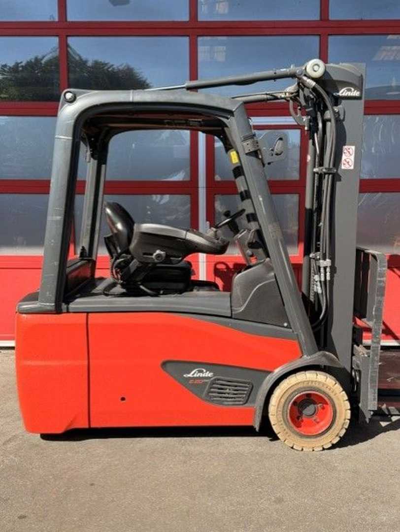 Used Forklift Linde E20L-02 3 ratų šakinis krautuvas (Image 4) Used Forklift Linde E20L-02 3 ratų šakinis krautuvas (Image 4)
