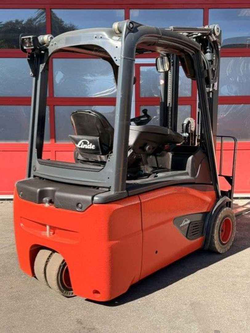 Used Forklift Linde E20L-02 3 ratų šakinis krautuvas (Image 5) Used Forklift Linde E20L-02 3 ratų šakinis krautuvas (Image 5)