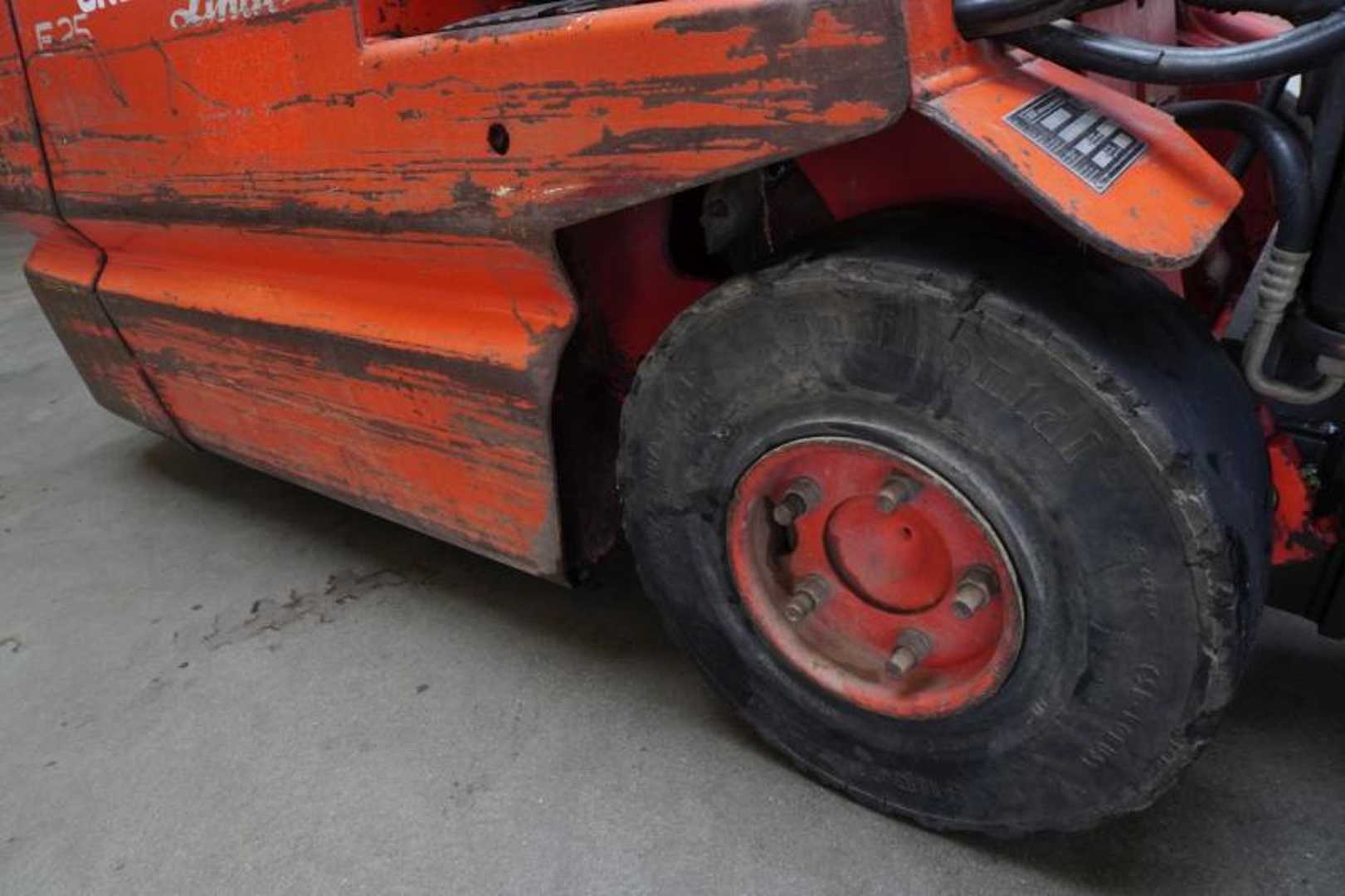 Used Forklift Linde E 25 Z 325 3 ratų šakinis krautuvas (Image 9) Used Forklift Linde E 25 Z 325 3 ratų šakinis krautuvas (Image 9)