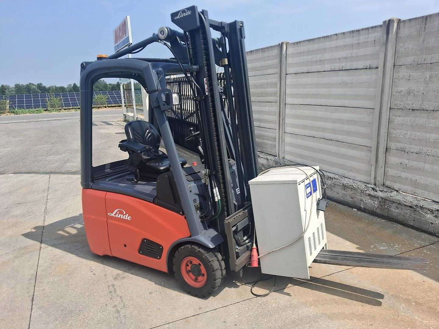 Used Forklift Linde E 14 3 ratų šakinis krautuvas (Image 4) Used Forklift Linde E 14 3 ratų šakinis krautuvas (Image 4)