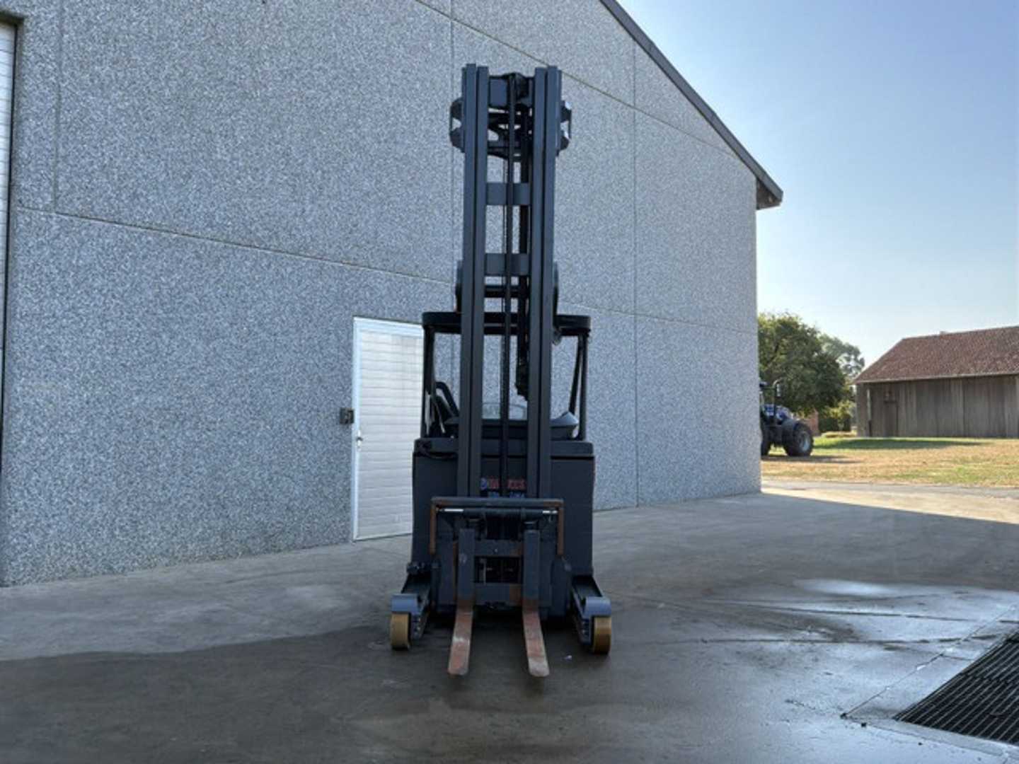 Used Forklift Linde R14HD-01 3 ratų šakinis krautuvas (Image 2) Used Forklift Linde R14HD-01 3 ratų šakinis krautuvas (Image 2)