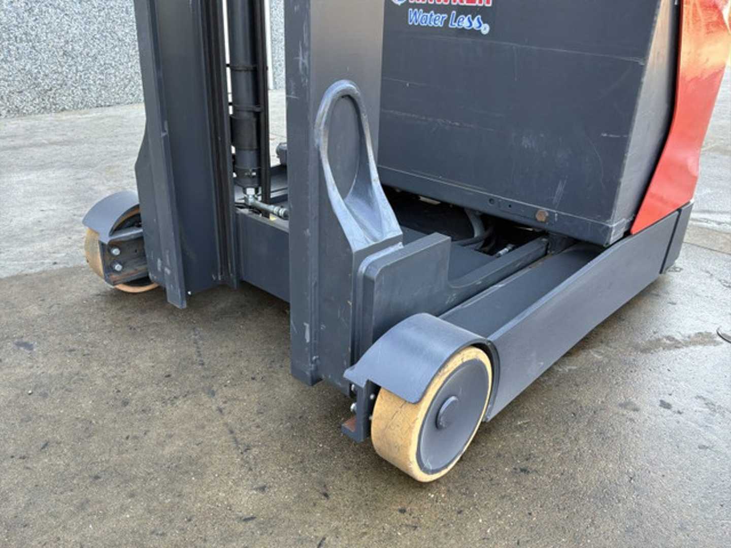 Used Forklift Linde R14HD-01 3 ratų šakinis krautuvas (Image 9) Used Forklift Linde R14HD-01 3 ratų šakinis krautuvas (Image 9)