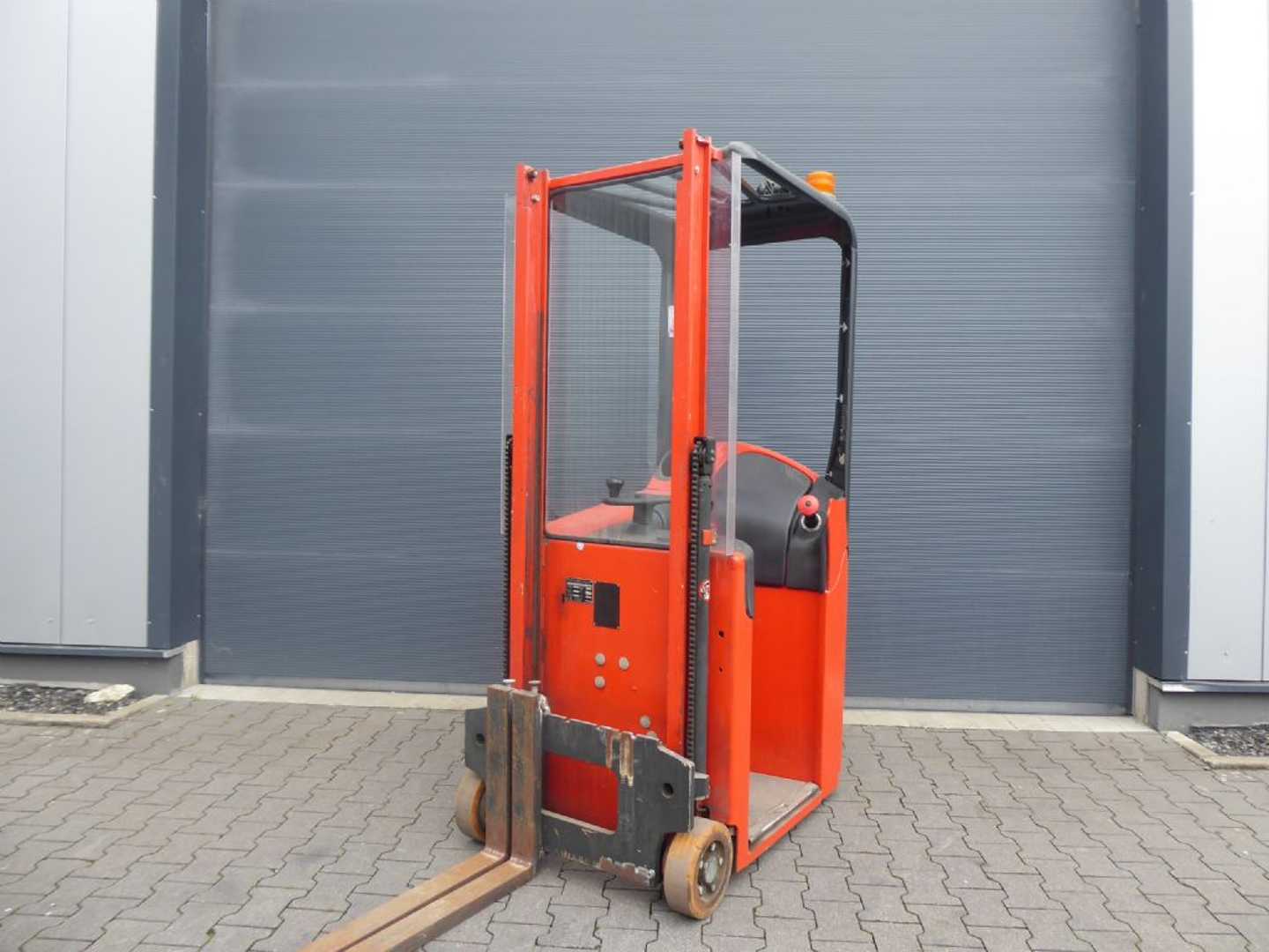 Used Forklift Linde E10 3 ratų šakinis krautuvas (Image 1) Used Forklift Linde E10 3 ratų šakinis krautuvas (Image 1)
