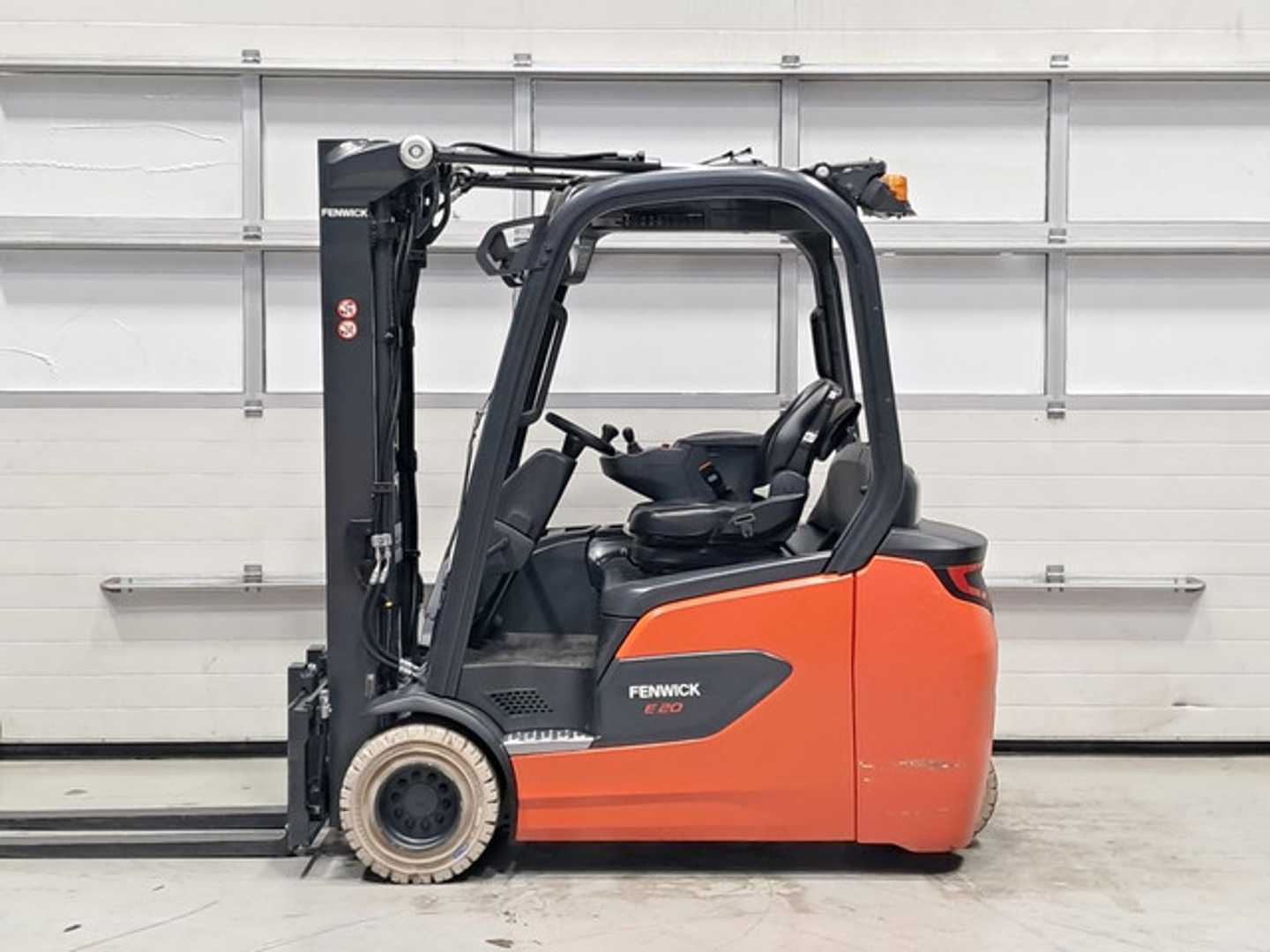 Used Forklift Linde E20L-02 3 ratų šakinis krautuvas (Image 2) Used Forklift Linde E20L-02 3 ratų šakinis krautuvas (Image 2)