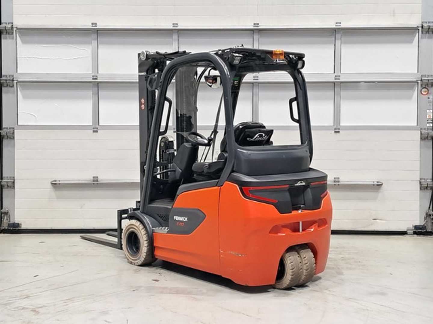 Used Forklift Linde E20L-02 3 ratų šakinis krautuvas (Image 3) Used Forklift Linde E20L-02 3 ratų šakinis krautuvas (Image 3)