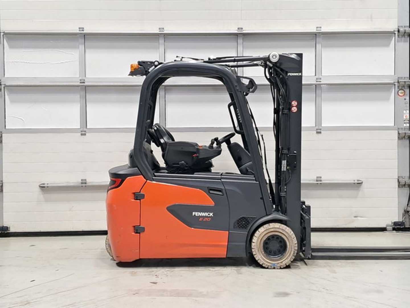 Used Forklift Linde E20L-02 3 ratų šakinis krautuvas (Image 5) Used Forklift Linde E20L-02 3 ratų šakinis krautuvas (Image 5)