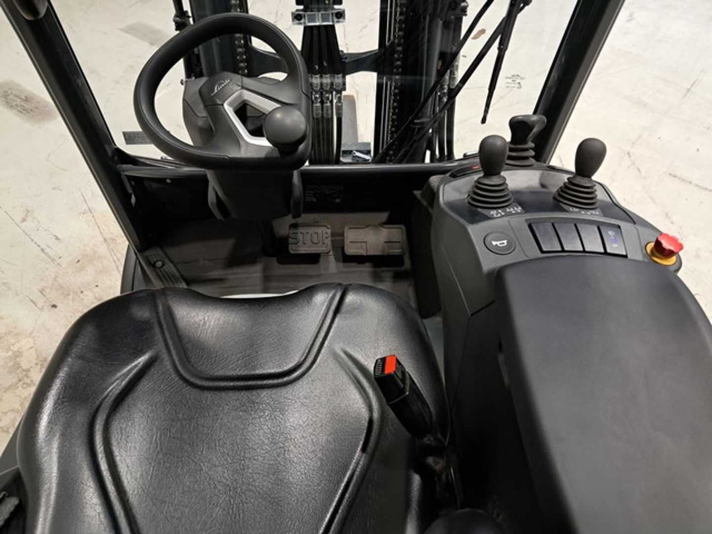 Used Forklift Linde E20L-02 3 ratų šakinis krautuvas (Image 8) Used Forklift Linde E20L-02 3 ratų šakinis krautuvas (Image 8)
