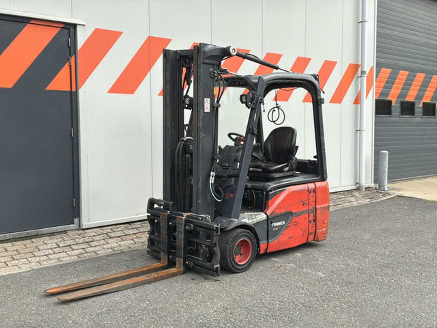 Used Forklift Linde E18-02 3 ratų šakinis krautuvas (Image 1) Used Forklift Linde E18-02 3 ratų šakinis krautuvas (Image 1)