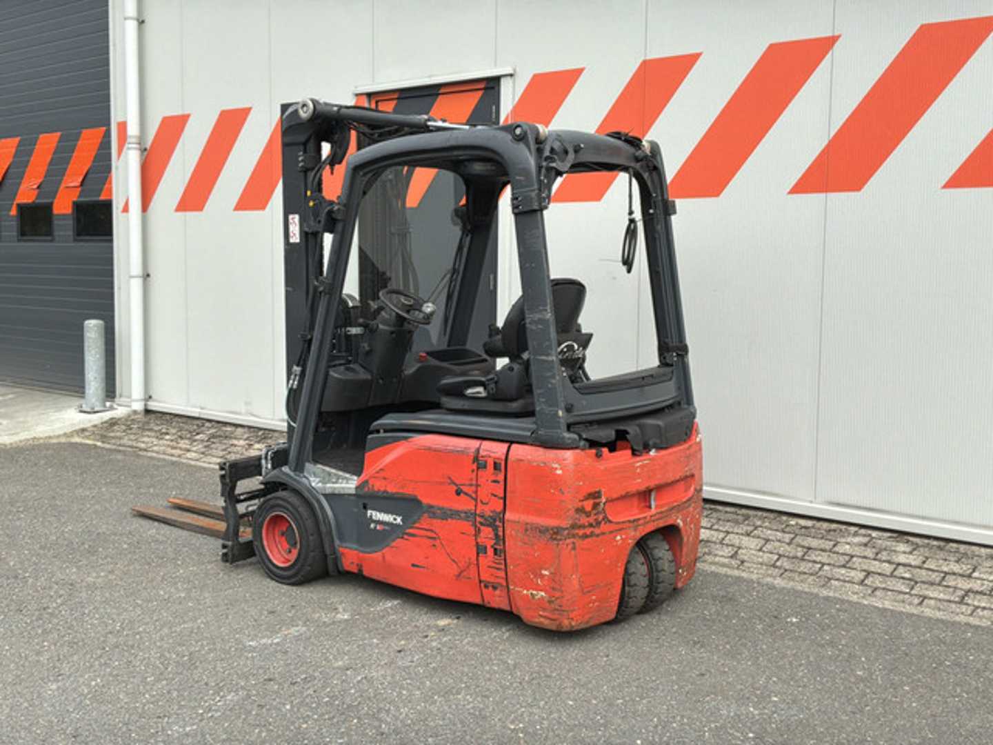 Used Forklift Linde E18-02 3 ratų šakinis krautuvas (Image 2) Used Forklift Linde E18-02 3 ratų šakinis krautuvas (Image 2)