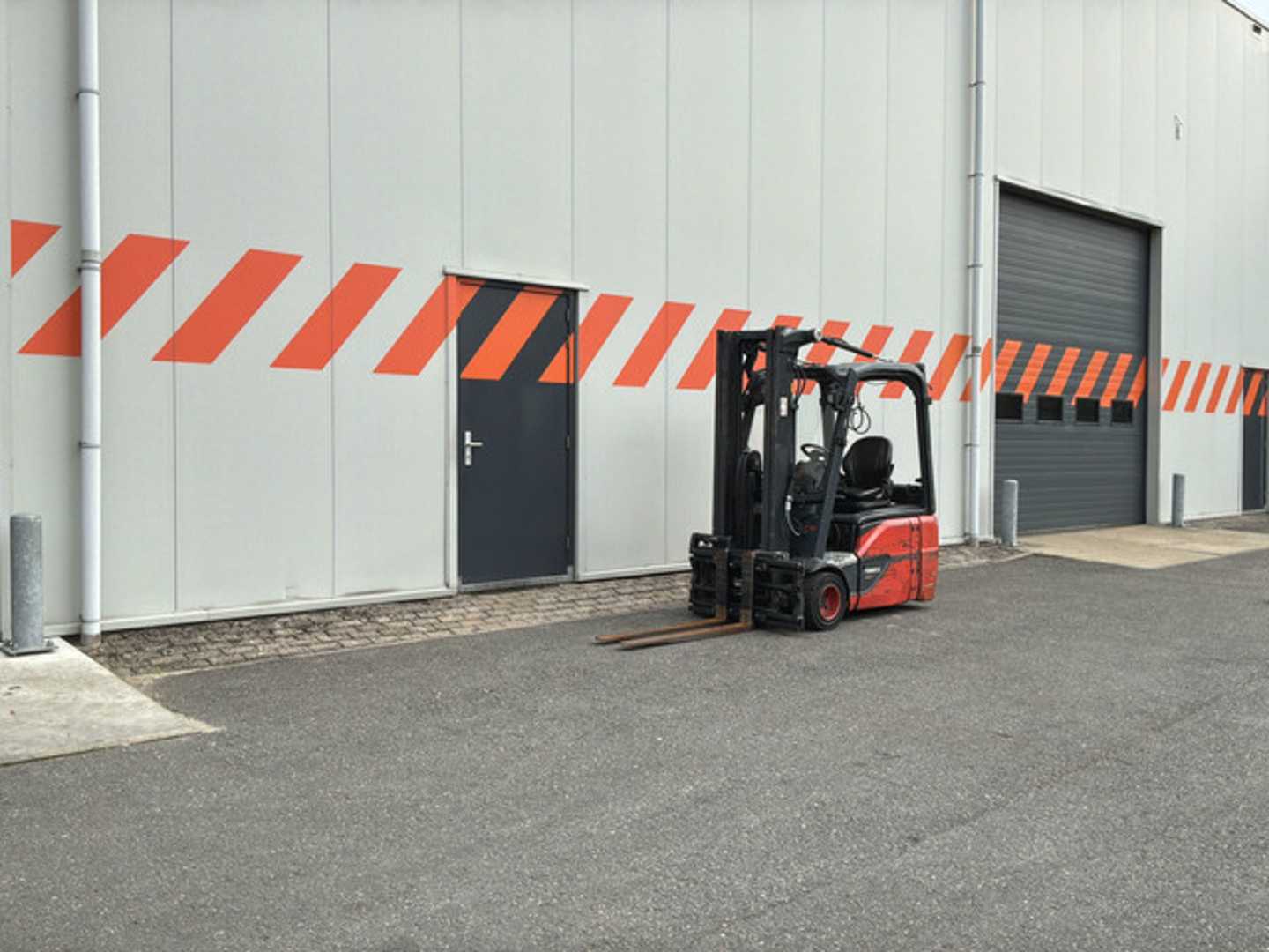 Used Forklift Linde E18-02 3 ratų šakinis krautuvas (Image 4) Used Forklift Linde E18-02 3 ratų šakinis krautuvas (Image 4)
