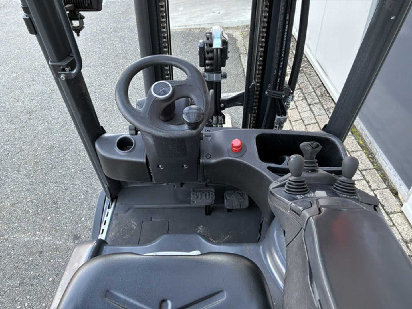 Used Forklift Linde E20L-01 3 ratų šakinis krautuvas (Image 3) Used Forklift Linde E20L-01 3 ratų šakinis krautuvas (Image 3)