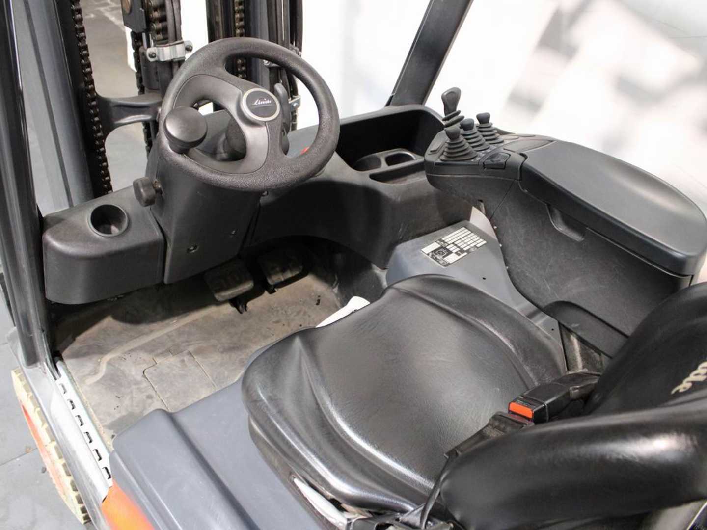 Used Forklift Linde E 16-02 386 3 ratų šakinis krautuvas (Image 4) Used Forklift Linde E 16-02 386 3 ratų šakinis krautuvas (Image 4)