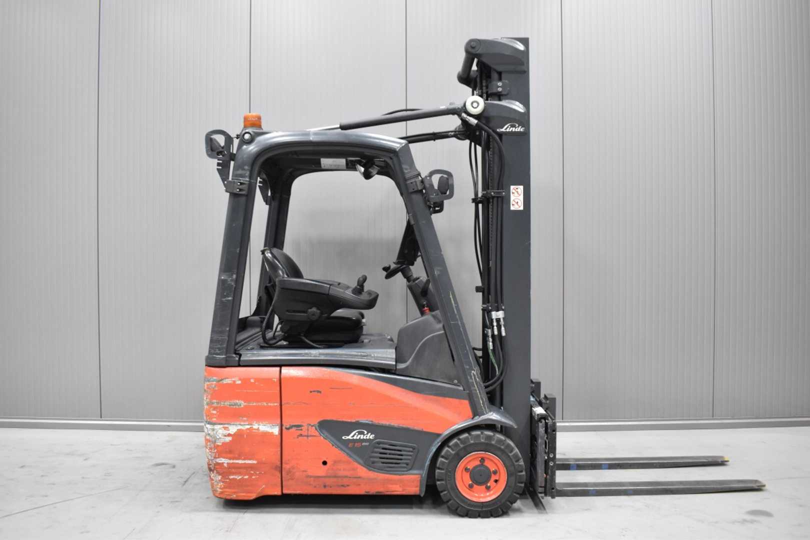 Used Forklift Linde E 15 - 02 /58840/ 3 ratų šakinis krautuvas (Image 3) Used Forklift Linde E 15 - 02 /58840/ 3 ratų šakinis krautuvas (Image 3)