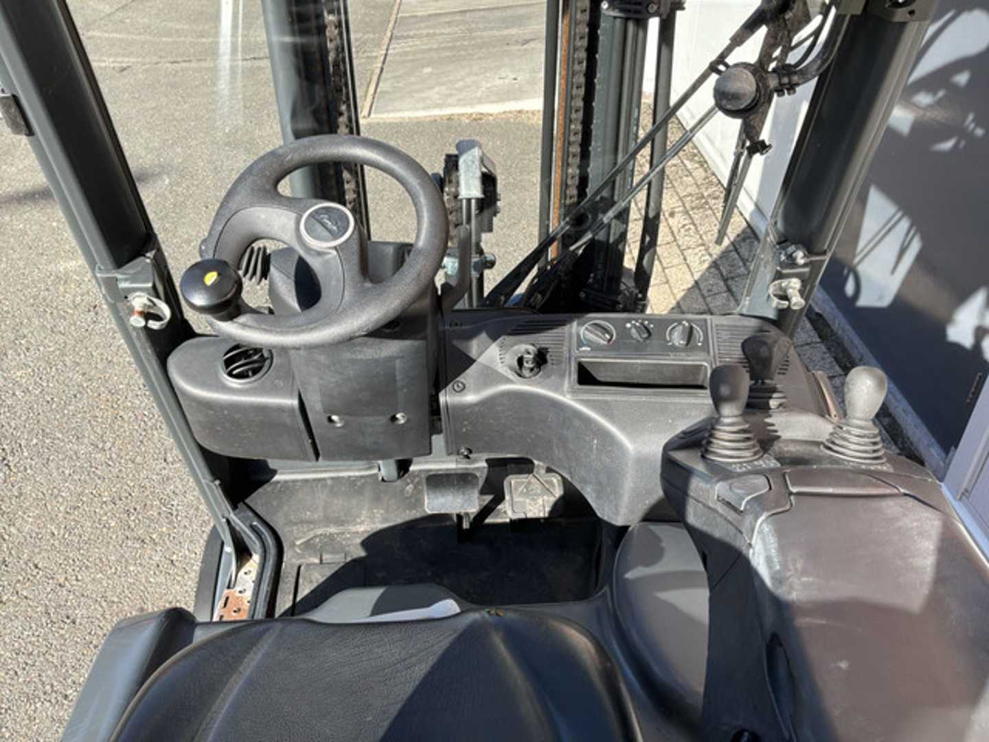 Used Forklift Linde E20PH-02 Li-Ion 3 ratų šakinis krautuvas (Image 3) Used Forklift Linde E20PH-02 Li-Ion 3 ratų šakinis krautuvas (Image 3)