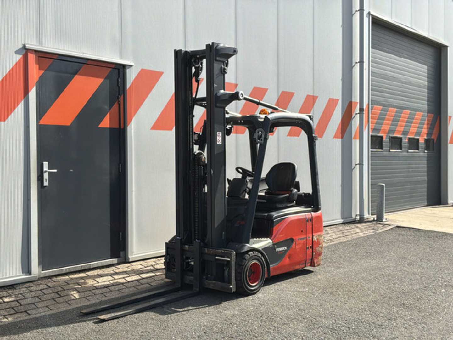 Used Forklift Linde E18-02 3 ratų šakinis krautuvas (Image 1) Used Forklift Linde E18-02 3 ratų šakinis krautuvas (Image 1)